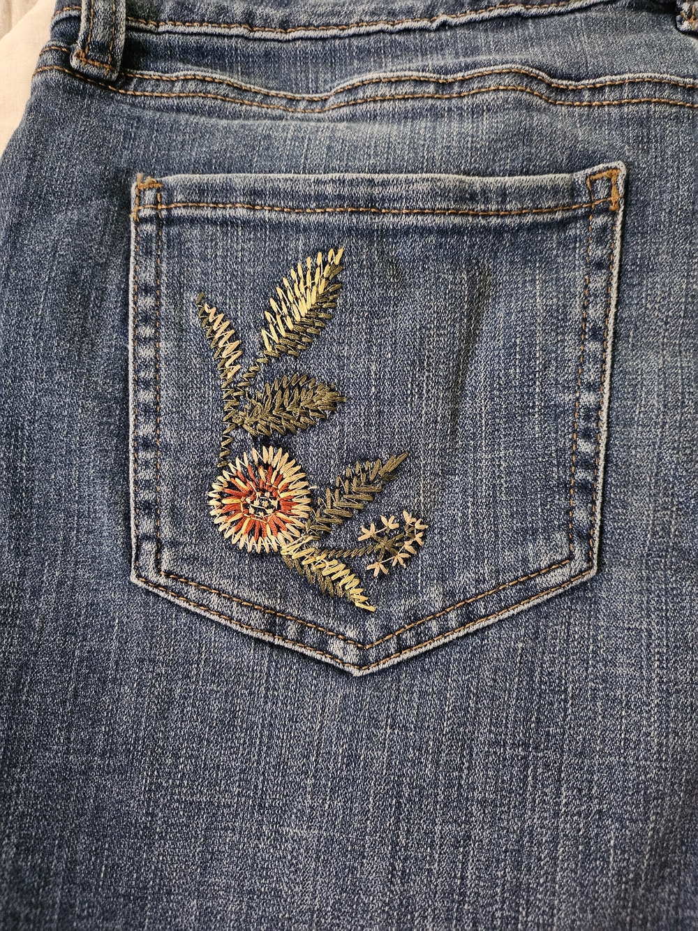 Style & Co. Curvy Skinny Leg- Floral Embroidered Jeans- Size 10 - Picture 9 of 11